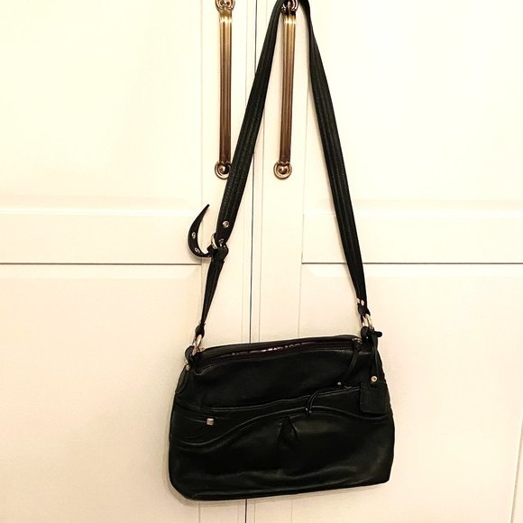 Stone Mountain Accessories Handbags - Stone Mountain REAL leather shoulder bag purse Green